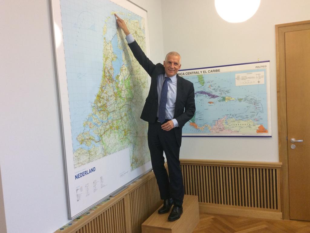 RPlasterk's tweet photo. De heer Bert Wassink is de nieuwe burgemeester van Terschelling. Gefeliciteerd! http://t.co/GyBnDOsA5n