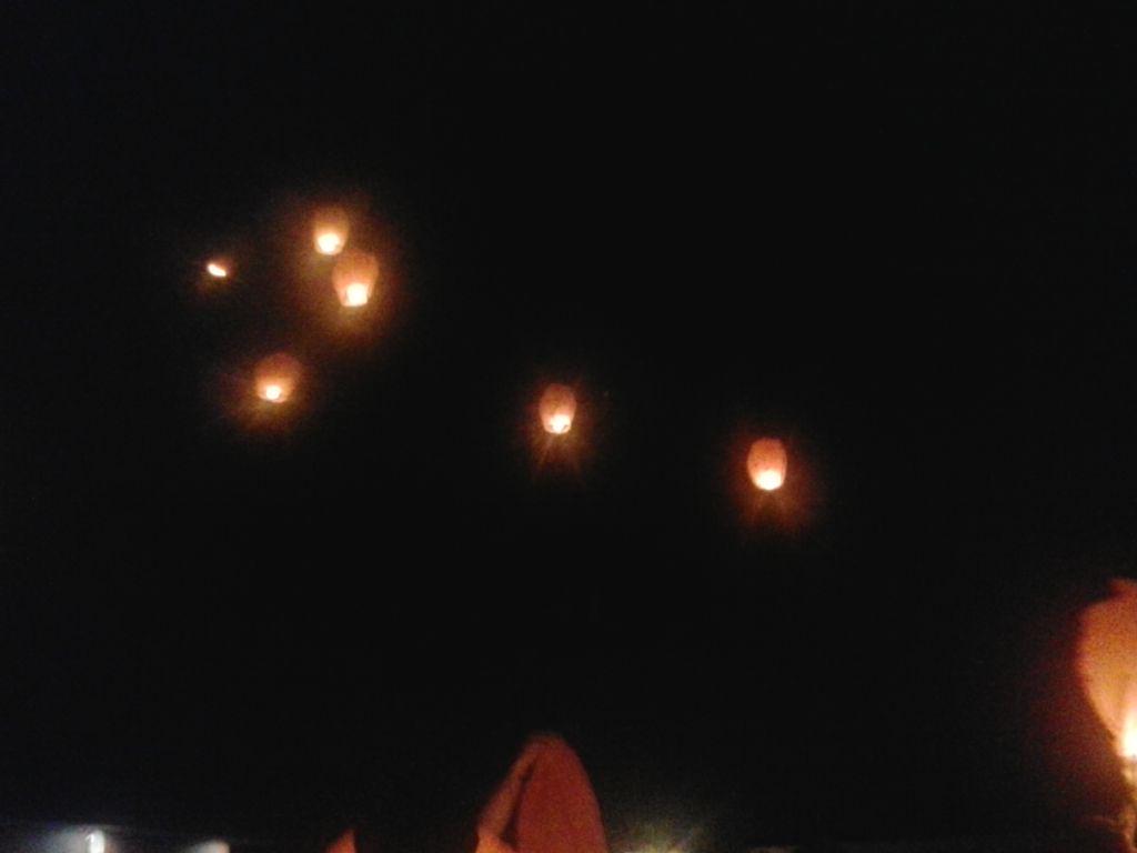 PYEF2014's tweet photo. Pelepasan lampion.... adem banget rasanya #padjaneur http://t.co/jxyF8NZDVS
