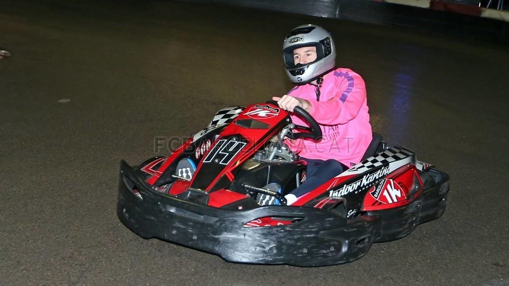 FCBarcelona_es's tweet photo. FOTOS - No te pierdas a #Messi y al resto de jugadores del Barça conduciendo karts esta mañana http://t.co/SM1rfgA8Qk http://t.co/1smR9wBuOg