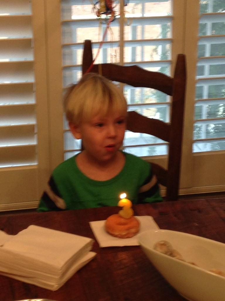 TheBabyHolmes's tweet photo. Happy Birthday to me! #TheBig3 #WeGonnaPartyLikeItsMyBirthday @annamclaurin @wmclaurin http://t.co/kwrRGkPcQs