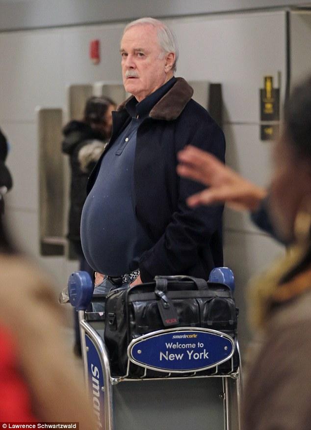 PaunchOwnerClub's tweet photo. John Cleese cuts a more portly figure at JFK airport http://t.co/xAcoYyivzJ via @DailyMailCeleb http://t.co/Po4XLNATBH