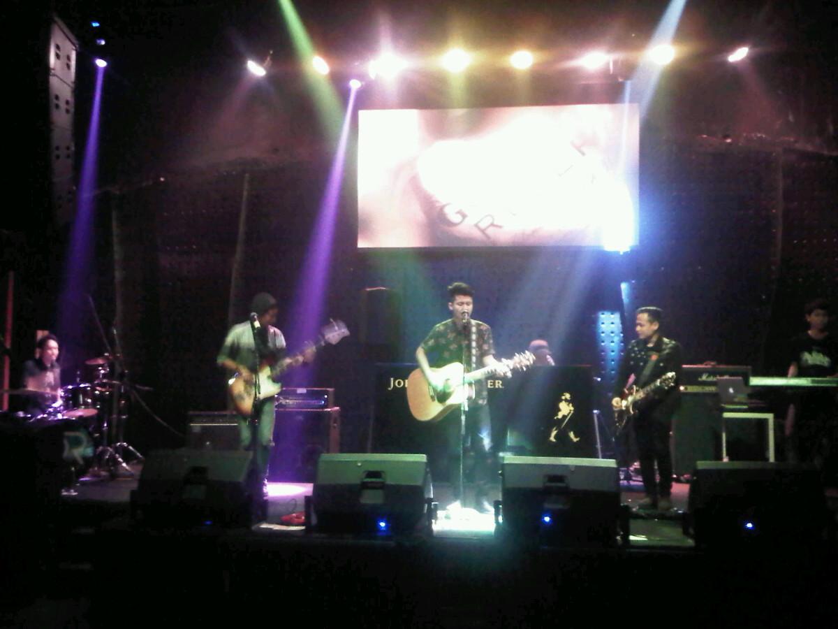 #OnStage <a href="/brillants_/">BRILLANTS!</a> membuka kemeriahan malam ini! #SOREVOLUTION