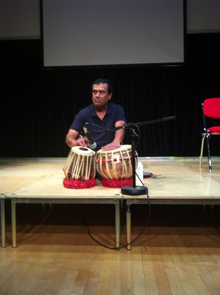 ShowcaseSmoothE's tweet photo. Tabla sound check ... http://t.co/mvaVG9FrTV