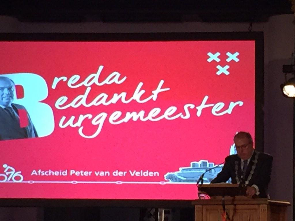 rtgrwestenburg's tweet photo. Bijzonder moment in #breda: burgemeester Peter van der Velden neemt nu echt afscheid #bedankt #076 http://t.co/U6gU5OOvQh