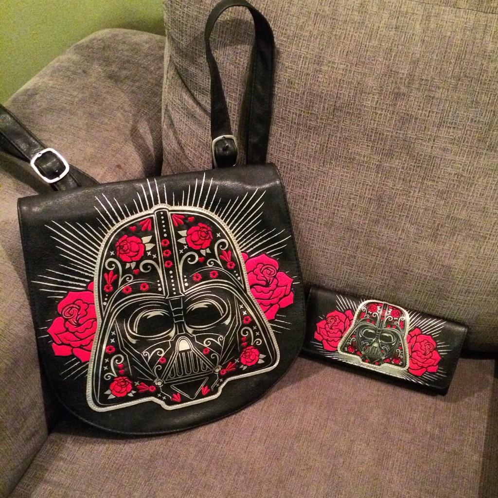 jangrah's tweet image. Lovin&apos; my new #StarWars Darth Vader gear from @blamebetty. Best. Evah. 🔴⚪️⚫️❤️ #blamebetty