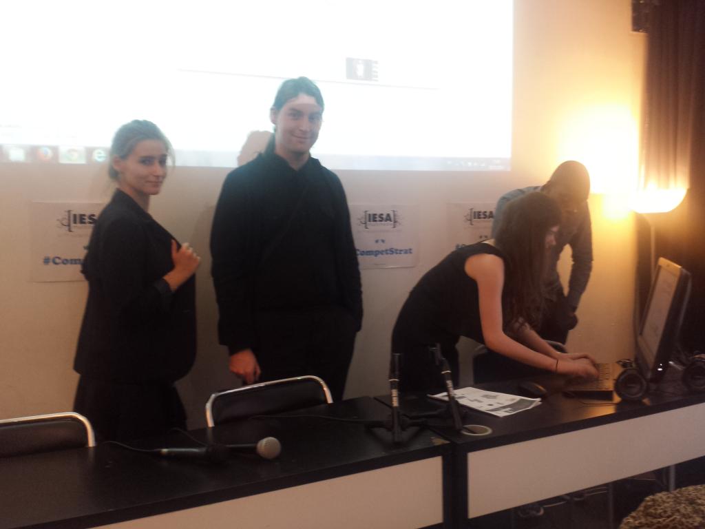 meme_georgette's tweet photo. RDV sur le live stream http://t.co/TaYcVziJfm pour vous présenter notre projet #Georgette :) #CompetStrat http://t.co/dt2UaYEstm