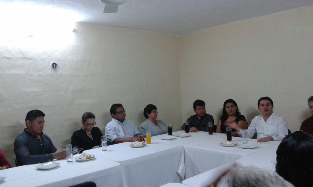 Lic_Amir's tweet photo. Pláticas de ciudadanos con el diputado Mauricio Sahui http://t.co/6rAIlcDKi8