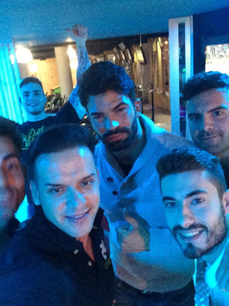 spacex_lauren's tweet photo. Visitas antes de cerrar el gimnasio un viernes por la noche #SergiConstance #BeLegend #Enforma24 @ENFORMA24SPORTC http://t.co/Owekc8duee