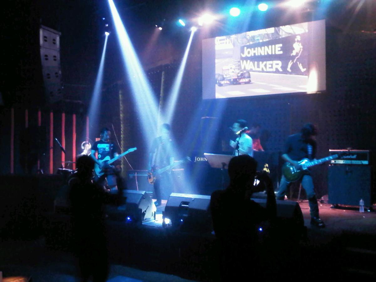 #OnStage ENIGMA raaawwwwk!!! #SOREVOLUTION