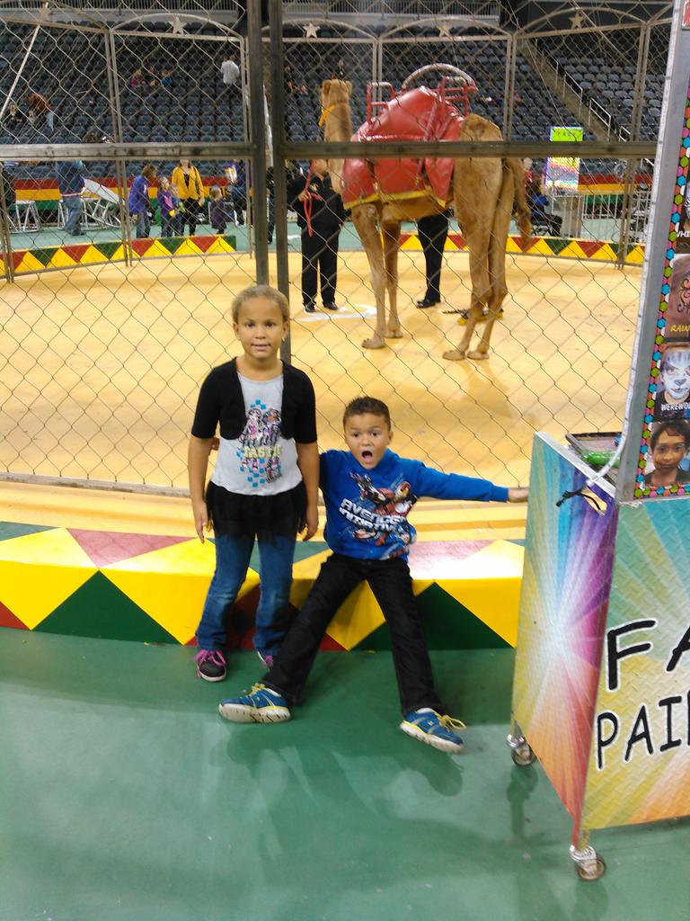 ShaunCom72's tweet photo. Circus clowns. http://t.co/IuhkUDdqE5