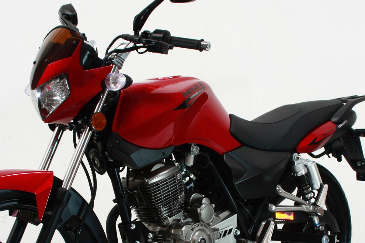 Mondialtouring's tweet photo. Sınıfının en yüksek performansına sahip, aerodimik yapısı, şık görünümü ile etkileyici ve muhteşem bir motosiklet. http://t.co/wlHak74ECn