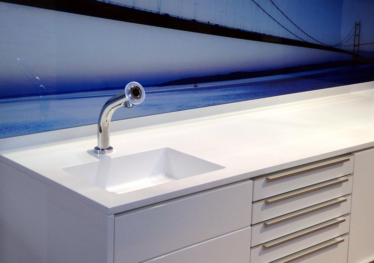 misceabv's tweet photo. #misceaCLASSIC #Sensorarmatur bei Kregar MED+LAB Furniture Production since 1877 http://t.co/RTvsno2aFj #Hygiene http://t.co/2zwxPNusxi