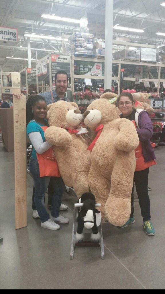 Hd555Hd's tweet photo. Team Teddy these ladies are kicking dust up selling these sku's. @SantiBernardez @HDJoeCalder #swbfevent http://t.co/vGPzT6V5VC