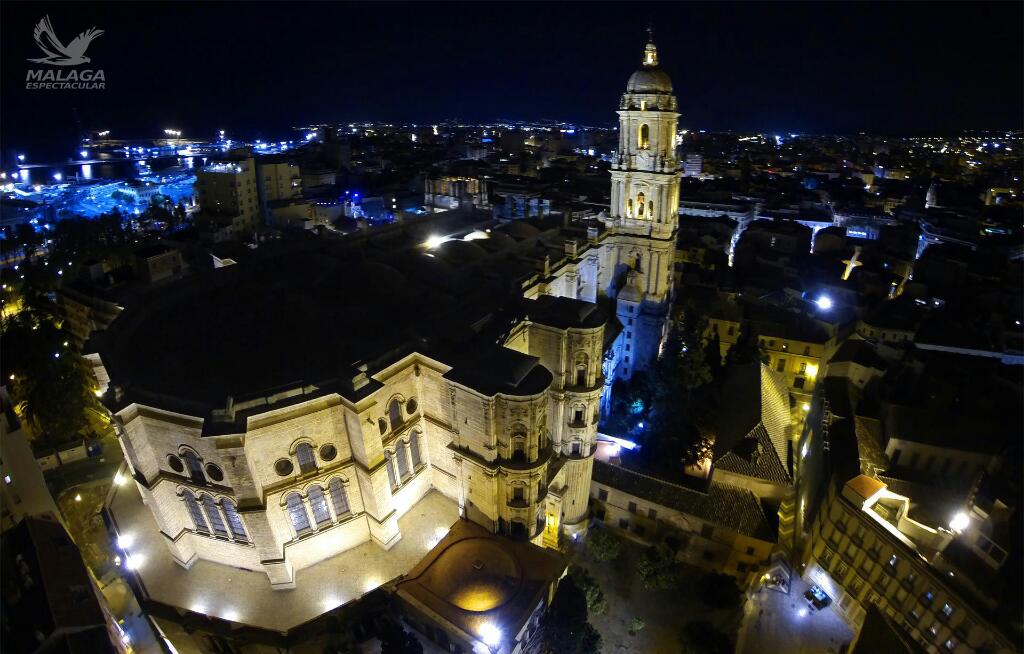 OrgullodeMalaga's tweet photo. ¡¡¡Qué foto!!!
Una de nuestras maravillas desde una perspectiva diferente #Málaga 
Foto de @MLGespectacular http://t.co/mlnM1bD2Pq