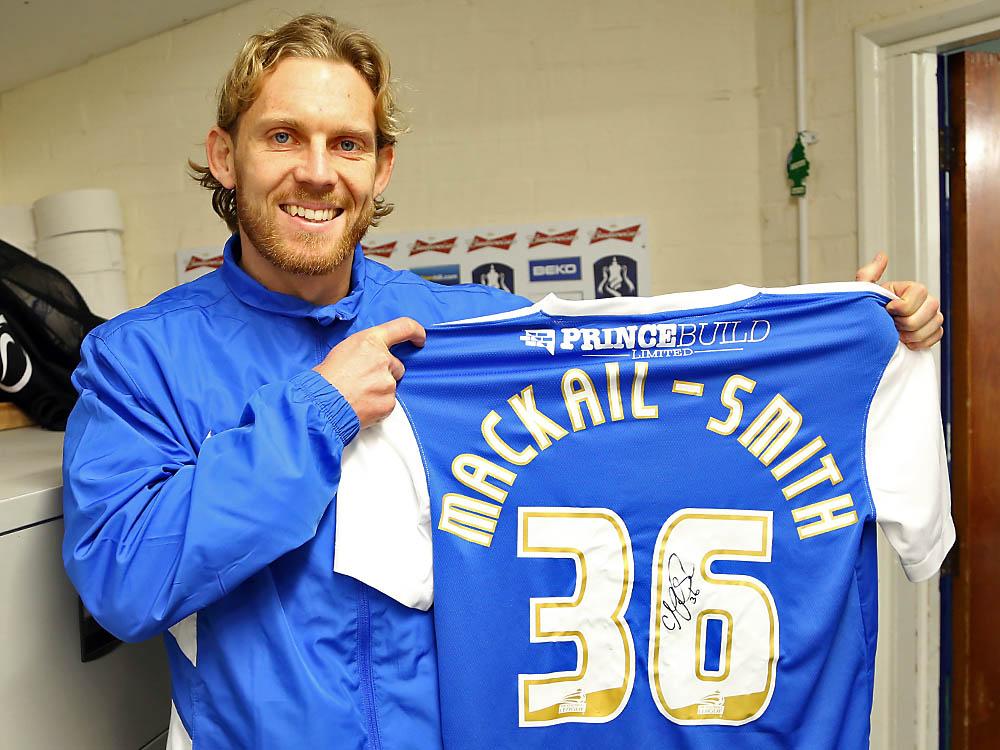 PoshClubShop's tweet photo. Want to win this signed shirt from @12CMS12? Just retweet this tweet and make sure you are following us!
#poshcomp http://t.co/HYbCfDIC42