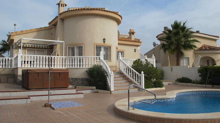 QSDGroup's tweet image. Take a look at this villa with amazing views in #CiudadQuesada 247,000€ bit.ly/1vtxyGh