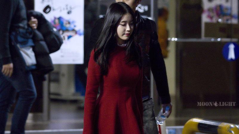 아이유, 두툼한 겨울옷 믿고 좀더큰걸 | 인스티즈