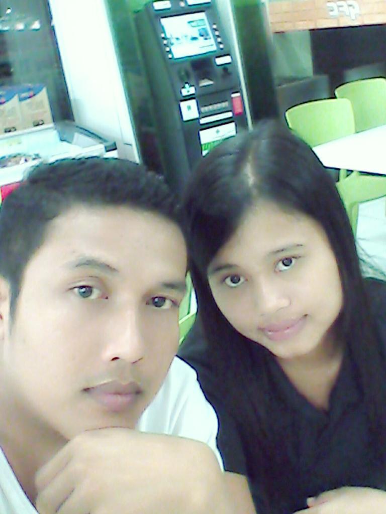 asep_adhel's tweet photo. Habiss nganter sang istri blnja bln an,, sekalian dech mkn dluu,, laperr esss,,,, http://t.co/H0y9gUQPVv