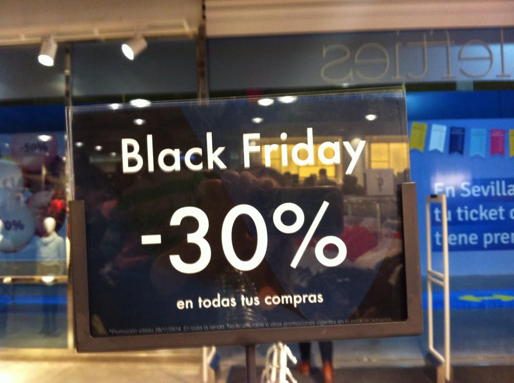 ines__es's tweet photo. #BlackFriday con el 30%, 40%,70% y yo sin cobrar! 😭 #parallorar #tiesa #penademi http://t.co/olkKhGMimF