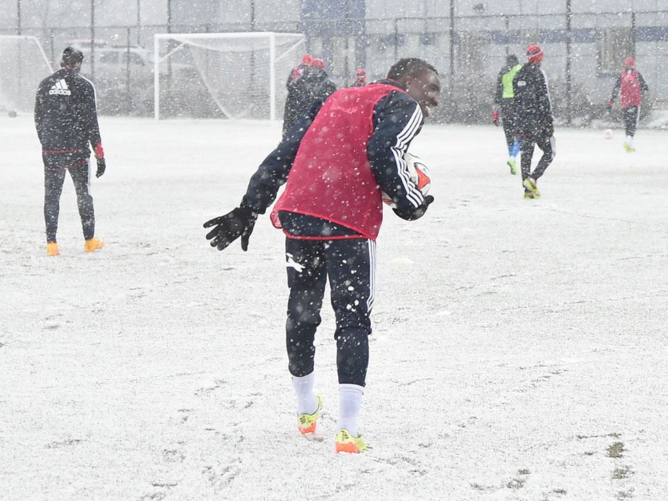 NewYorkRedBulls's tweet photo. This afternoon @MrLloydSam is taking over our @instagram. Follow the trek to New England ---> http://t.co/LYEcrywysY http://t.co/BMuZ6MHTbC