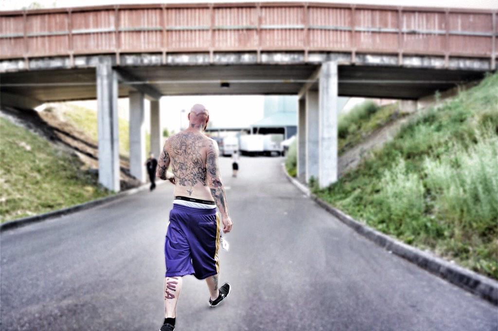 Goldfinger tweet media