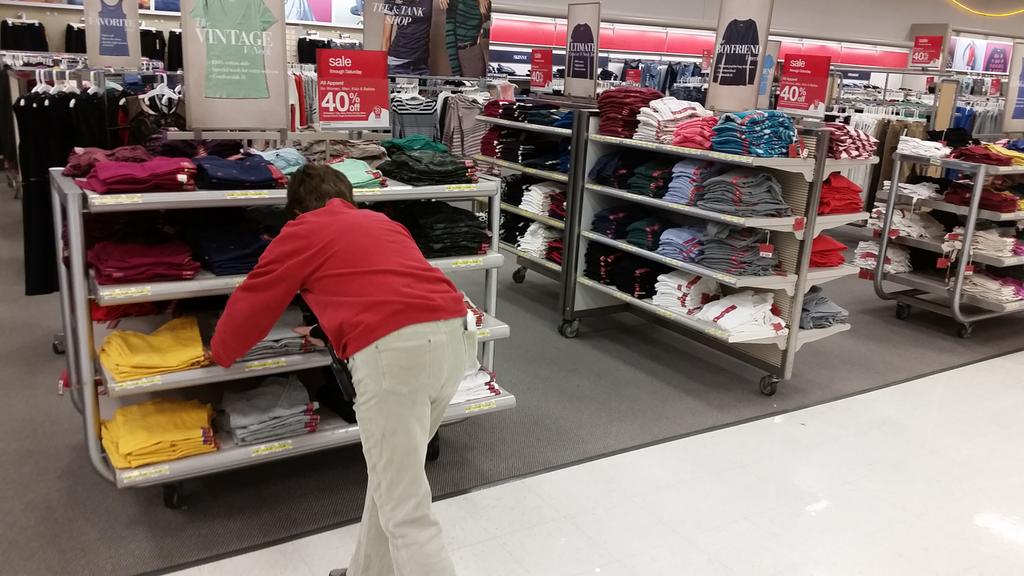 thoe_brian's tweet photo. Diane gave softlines some R&R for the A&A 40% off sale #BFrecovery #letsgooo #drivensales @amberchaika @Adam_Reiter http://t.co/ZE25ZFLp98