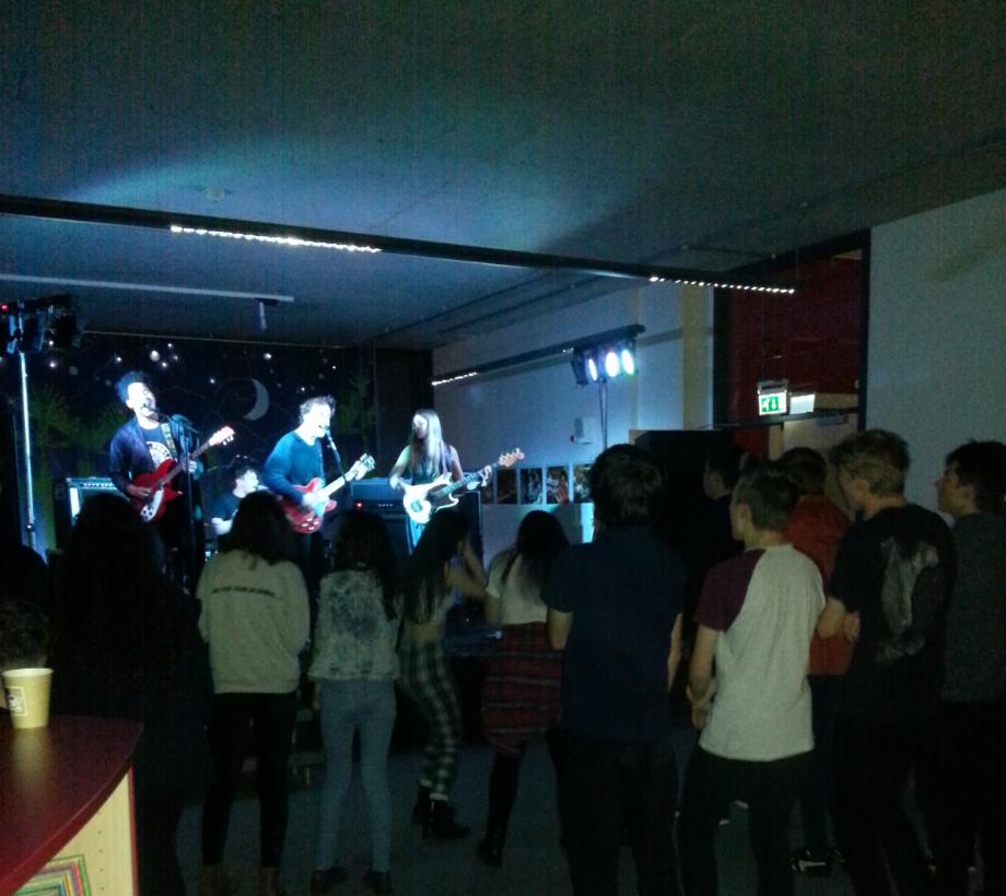 OldhamLibraries's tweet image. Crowd are loving @superfoodjunk #getitloudinlibraries