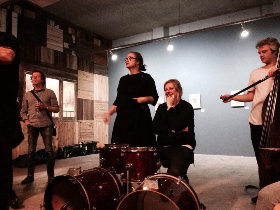 Austbassorch's tweet photo. @catahope overseeing her piece for the orchestra in Sydney http://t.co/ZytXNrN9I1