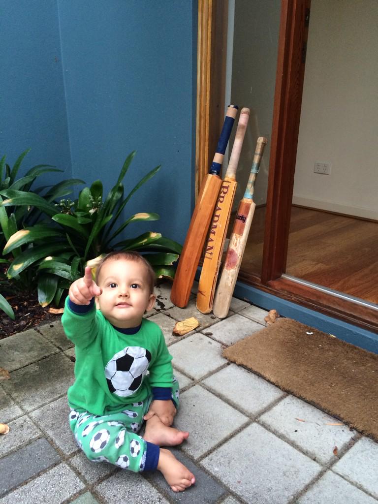 tshirt50's tweet photo. Vale Phillip Hughes. #putoutyourbats #63notoutforever http://t.co/ZLezvsiZ5B