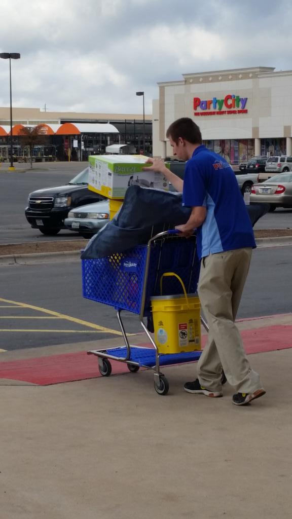 mcnealcc's tweet photo. Associates assisting! #austinpetm#eastplains#cpetm #blkfriday http://t.co/qxesze2N7p