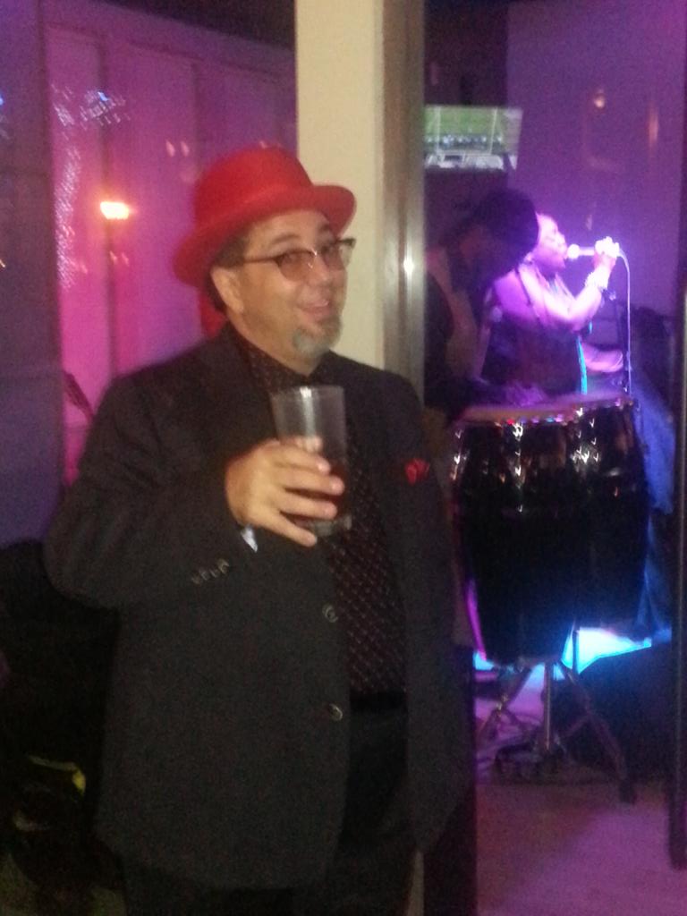 MrBsPub's tweet photo. Live Blues at 8:30pm featuring John Rhoades. Come out &amp; join the party with your host the Pazman. http://t.co/z7tyA80au6