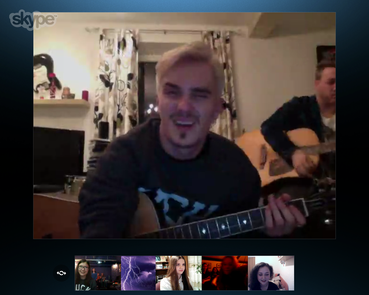 KP_Ufa's tweet photo. ahaha so sweet :))) ilysm #scypeconcerttoRUSSIA http://t.co/UhA5729iyE