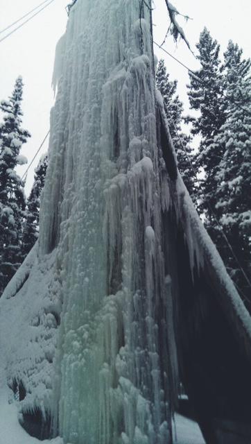 frontierlodge's tweet photo. The ice wall is looking bigger! This winter storm means more hours flooding the wall! #freezeplease #flicewall http://t.co/Lt7bWo9j6U