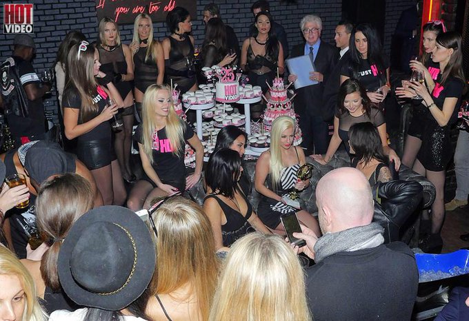 Super soir&eacute;e des 25 ans de @hot_video hier soir !!! Bonne ambiance et hyper fun, juste au Top ! http://t<a class="tags" target="_blank" title="On Twitter" href="/?out=eyJ0eXAiOiJKV1QiLCJhbGciOiJIUzUxMiJ9.eyJpYXQiOjE3MjEyNTU1MzEsImlzcyI6InR3cG9ybnN0YXJzLmNvbSIsIm5iZiI6MTcyMTI1NTUzMSwiZXhwIjoxNzUyNzkxNTMxLCJyZWRpcmVjdF91cmwiOiJodHRwczovL3R3aXR0ZXIuY29tL2hvdF92aWRlbyJ9.yrqmk-XCUipJFujLR87YYSWLnhyo1_wfd-CGQObwkdVT8dACLfmRjChUkk8K8Frz9XgbldZYaleCyGps0dtSRw">@hot_video</a><a href="/tag/losangeles360"class="tags"><span>#losangeles360</span></a><a href="/tag/hotvid%C3%A9otv"class="tags"><span>#hotvid&eacute;otv</span></a>