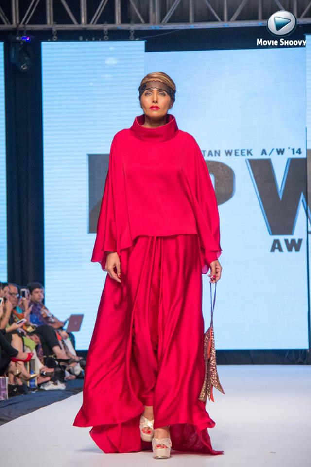 MovieShoovy's tweet photo. @Iramavi wearing @Maheenkhanpk COLLECTION #FPWAW14 @FashionPakistan http://t.co/czeeTUxSpo