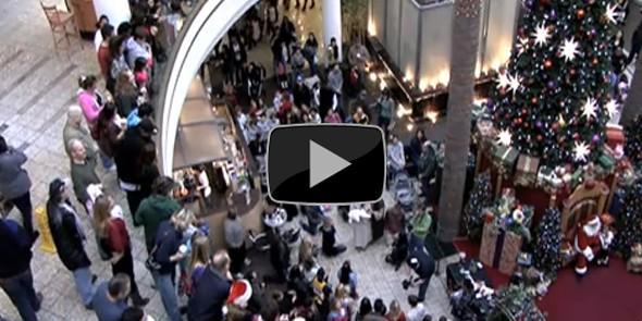 HolyCrossMkr's tweet photo. Flash Mob Christmas Carol at Mall - MUST SEE! http://t.co/XZfpWndDdF http://t.co/lOCwVJ45uK