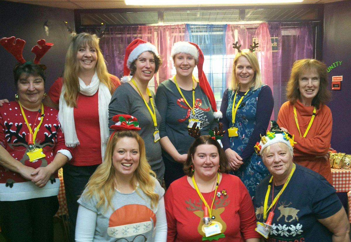 PTALedbury's tweet photo. @PTAsocial Check out our lovely helpers at our Xmas Pop Up shop today! We raised over £800 &amp; the kids had a ball! http://t.co/Tg0kgcXVr8
