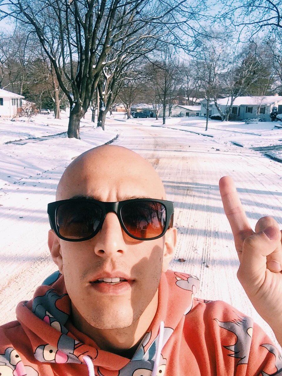 elmakias's tweet image. There is sun, so I am wearing my @tens . Sunglasses are a new thing for me. Hmmm