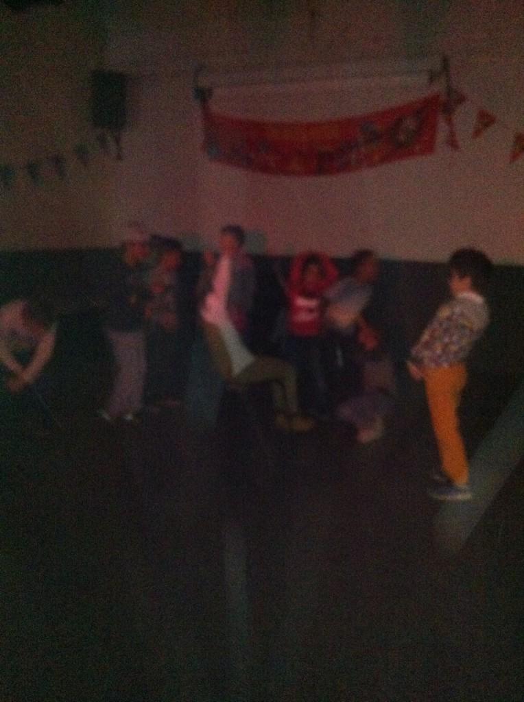 said_sarkaya's tweet photo. Disco voor kids @jcuitwijk in Generalenbuurt georganiseerd door onze vrijwilligers #stoelendans http://t.co/dX78xnGGwT