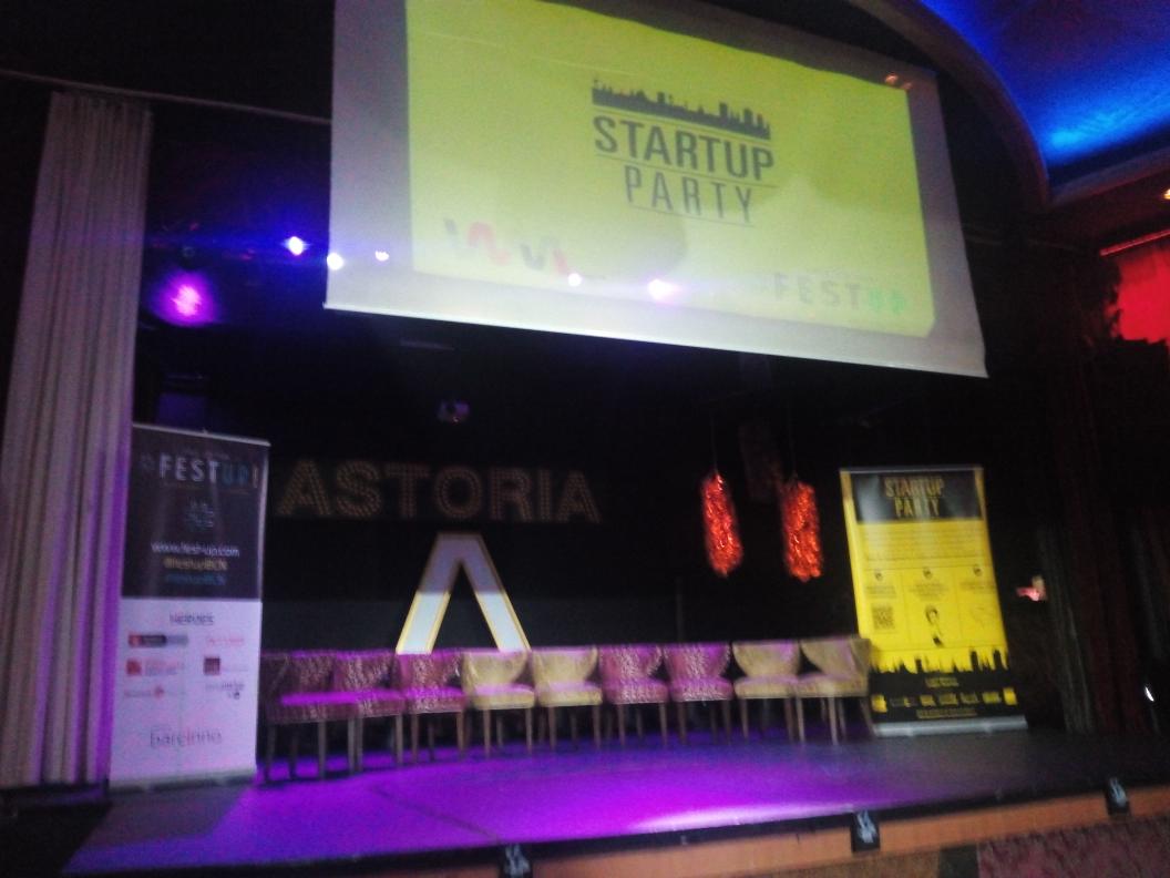 StartupPartyBCN's tweet photo. Apunto de empezar el #reversepitch! Los #emprendedores ponen a prueba a los #inversores! #startups #barcelona http://t.co/GWrhmlei62
