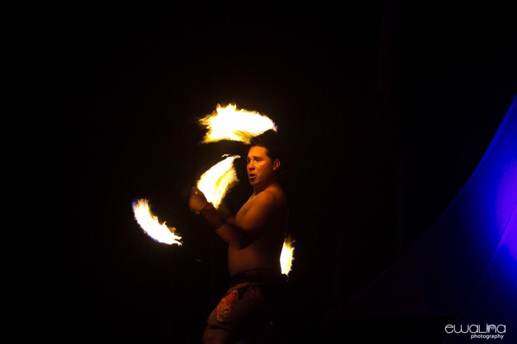 Islandbreeze_HI's tweet photo. #gatheringofthekings #fireknifedancer @FairmontOrchid @FrolicHawaii @TripAdvisor @yelphawaii #islandbreezeproductions http://t.co/pCjnK4PKVU