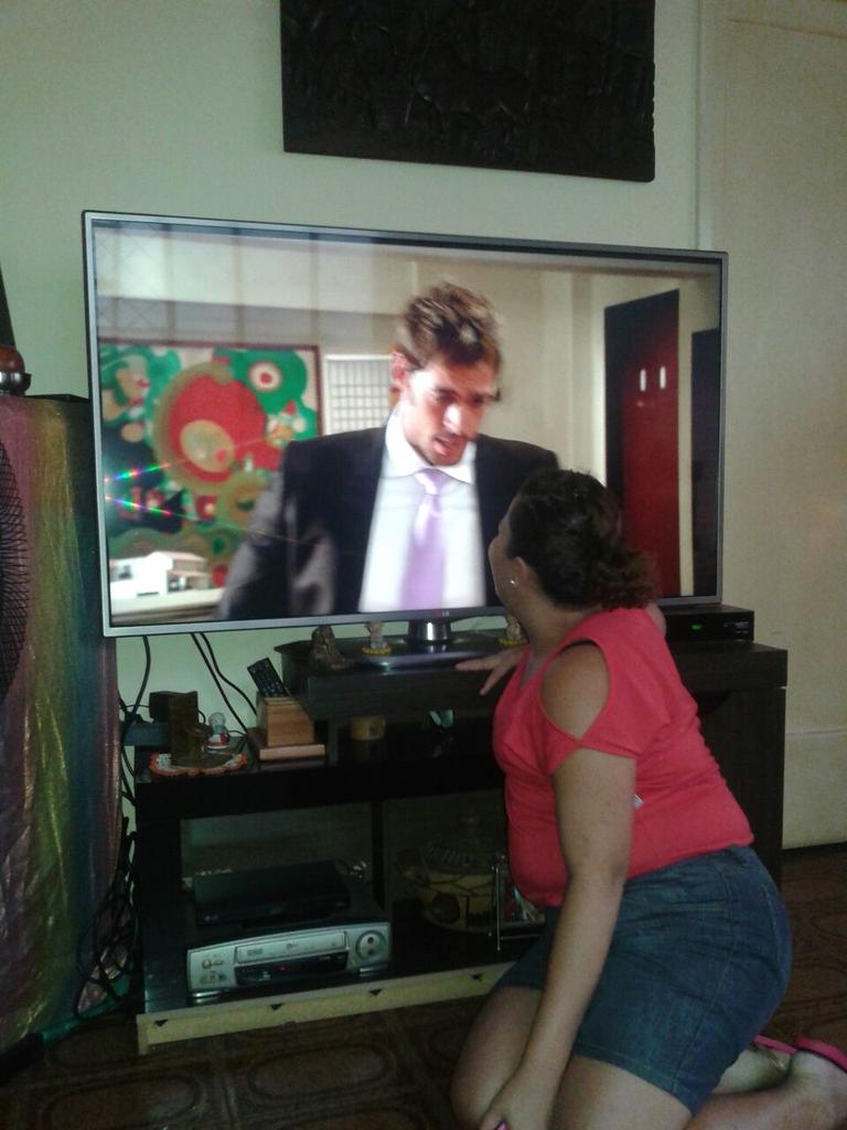 FASWILLYLEVYBR's tweet photo. OLHA PRA MIM SENTA AQUI E VEM #Sortilegio25 

@willylevy29 http://t.co/lWcTb9XwDw