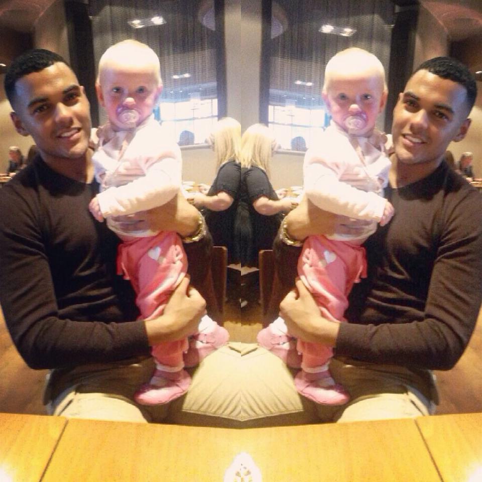 ParicheF's tweet photo. Birthday meal with the fam before heading out #newcastle #geordieland #birthday http://t.co/5qb3m2WLoG