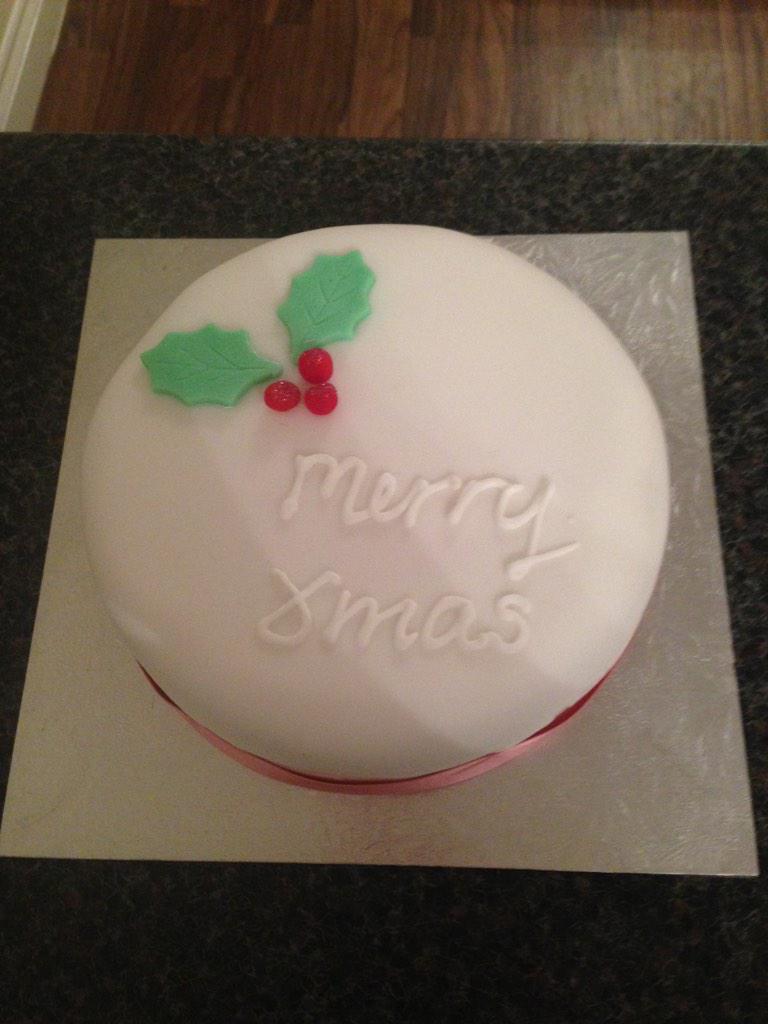NatalieEbbatson's tweet photo. @nancybbakes thank you so much for our cake!! Merry Christmas to you too!! Xx http://t.co/VOld0xTz7Q