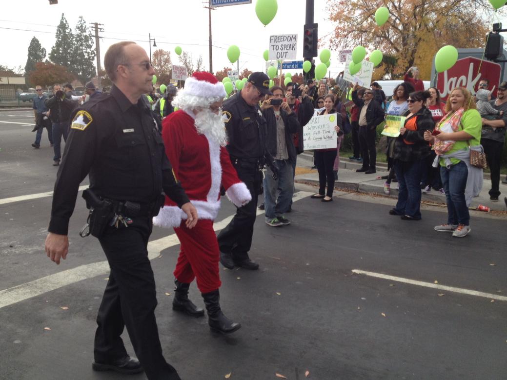forrespect's tweet photo. Santa arrested while crowd cheers: #walmart you better watch out! #WalmartStrikers http://t.co/eUyXWW03uh