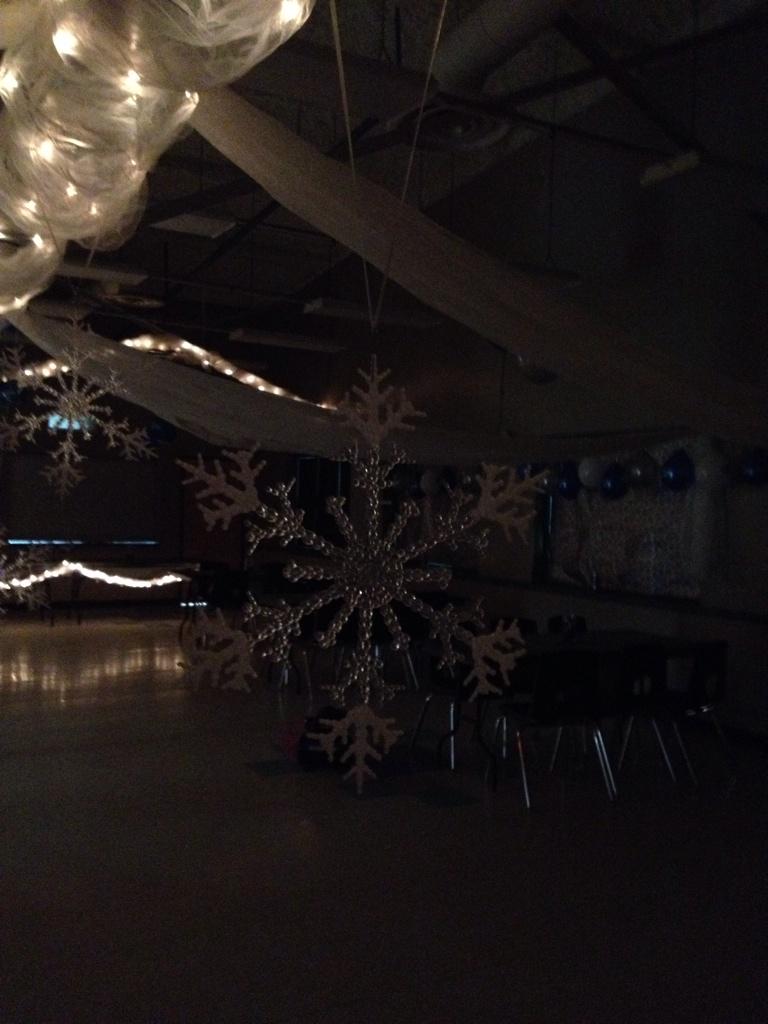 EDHS_eagles's tweet photo. Getting Fired up for Semi Formal at 7pm see you there EDHS @ElmvaleDHS http://t.co/ijDJpuXu8b