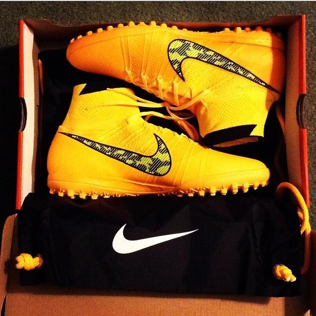 10BRAFootball's tweet photo. Bootfrifay10bra(2/3): Turf Elastico Superfly by @ajmuoio! - #nike #elastico #superfly #turf #hardground #boots #10bra http://t.co/zca39GV8f1