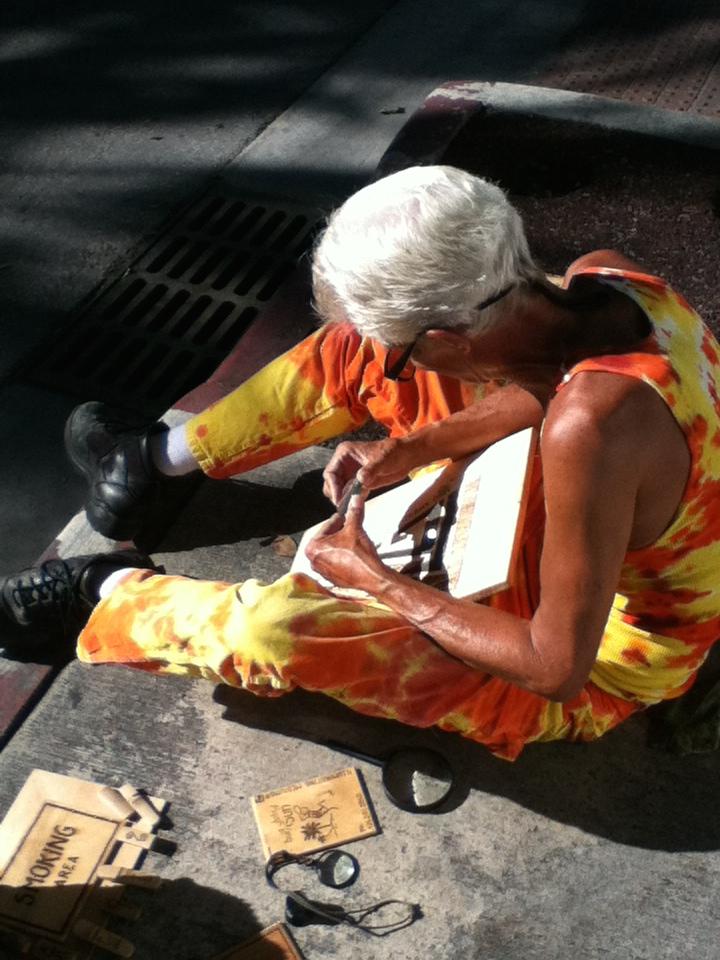 Sacredkok's tweet photo. #KWBurnMan uses the power of the sun to create art - very cool! see ya later! http://t.co/mx6w7fhvHm