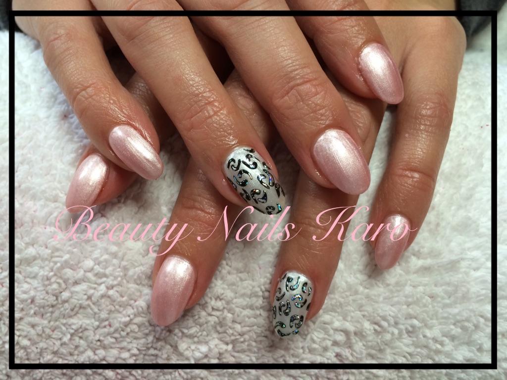 Vuiligheid Peru aanvaardbaar Beauty Nails Karo on Twitter: "So pretty, so girly! #nagels #roos #wit # parelmoer #gel #nails #White #pink #gelnagels http://t.co/U04JkK8aPS" /  Twitter