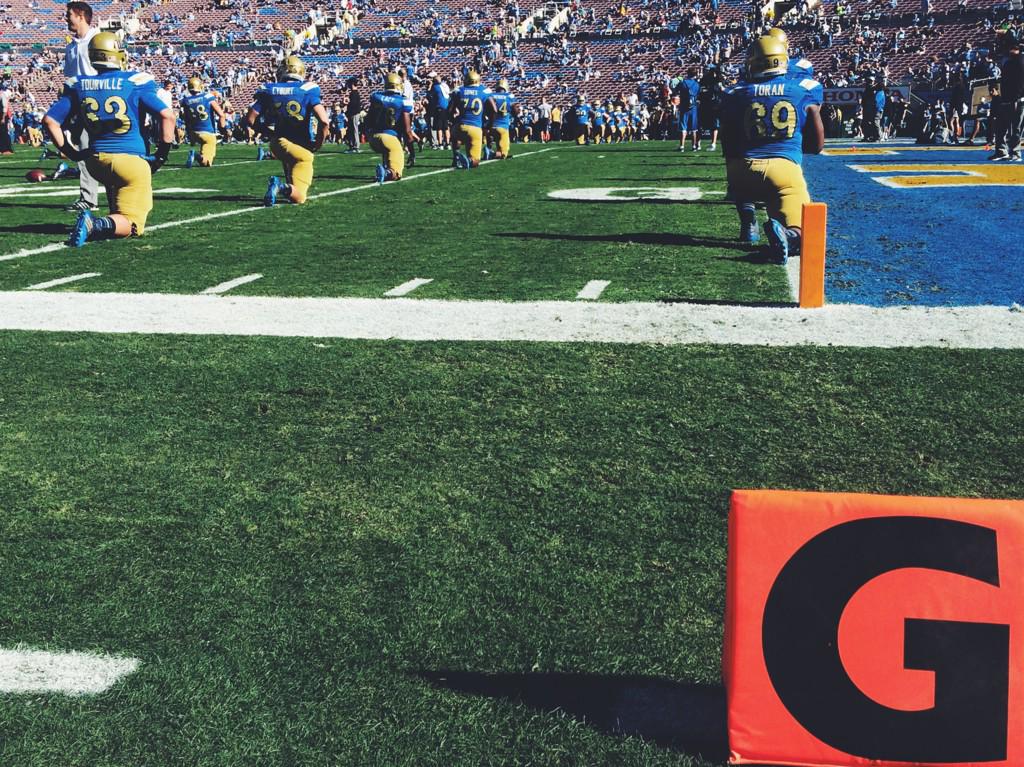 TheDrive_Crew's tweet photo. It's almost time. #TheDrive #UCLAvsStanford #DriveCrew #RoseBowl http://t.co/XZpO0A5dzp